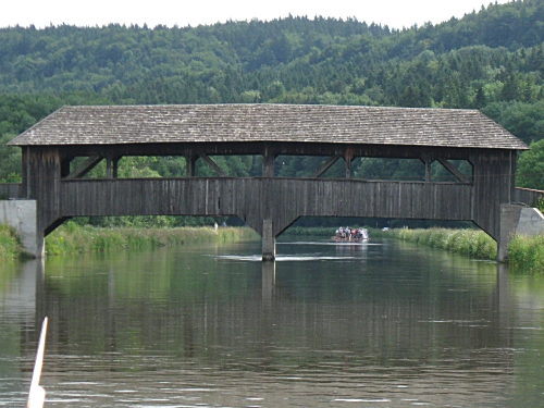 Holzbrücke über den Isar-Werkkanal