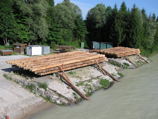 Hochwasser an der Isarfloßlände in Wolfratshausen